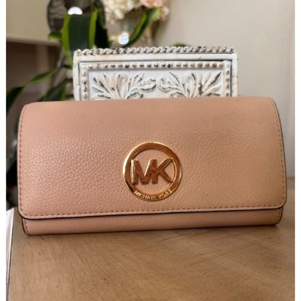 Michael Kors Fulton Flap Continental Light Tan Pebble Leather MK Wallet